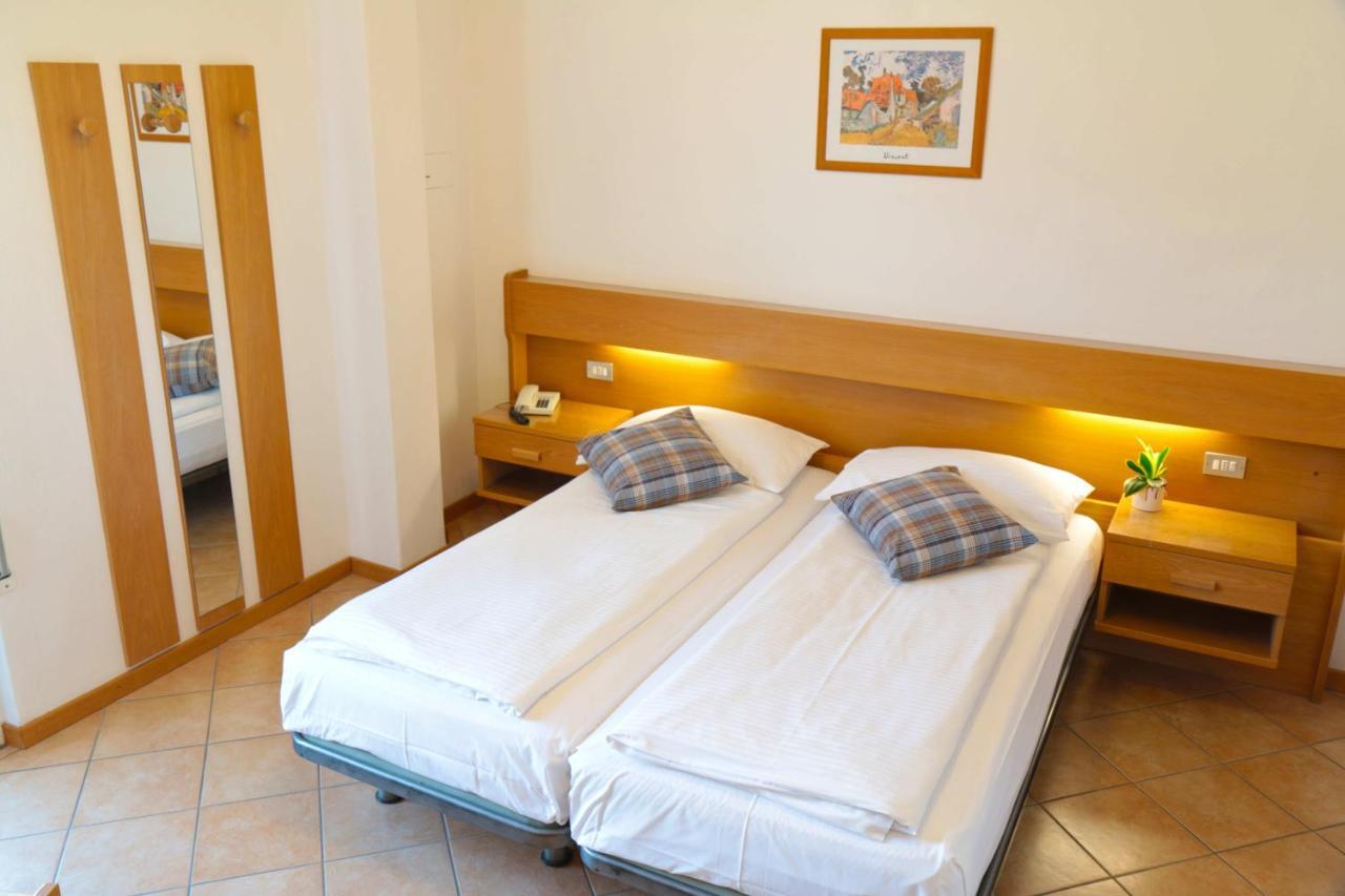 Hotel Villa Clara Torbole Sul Garda Exterior photo