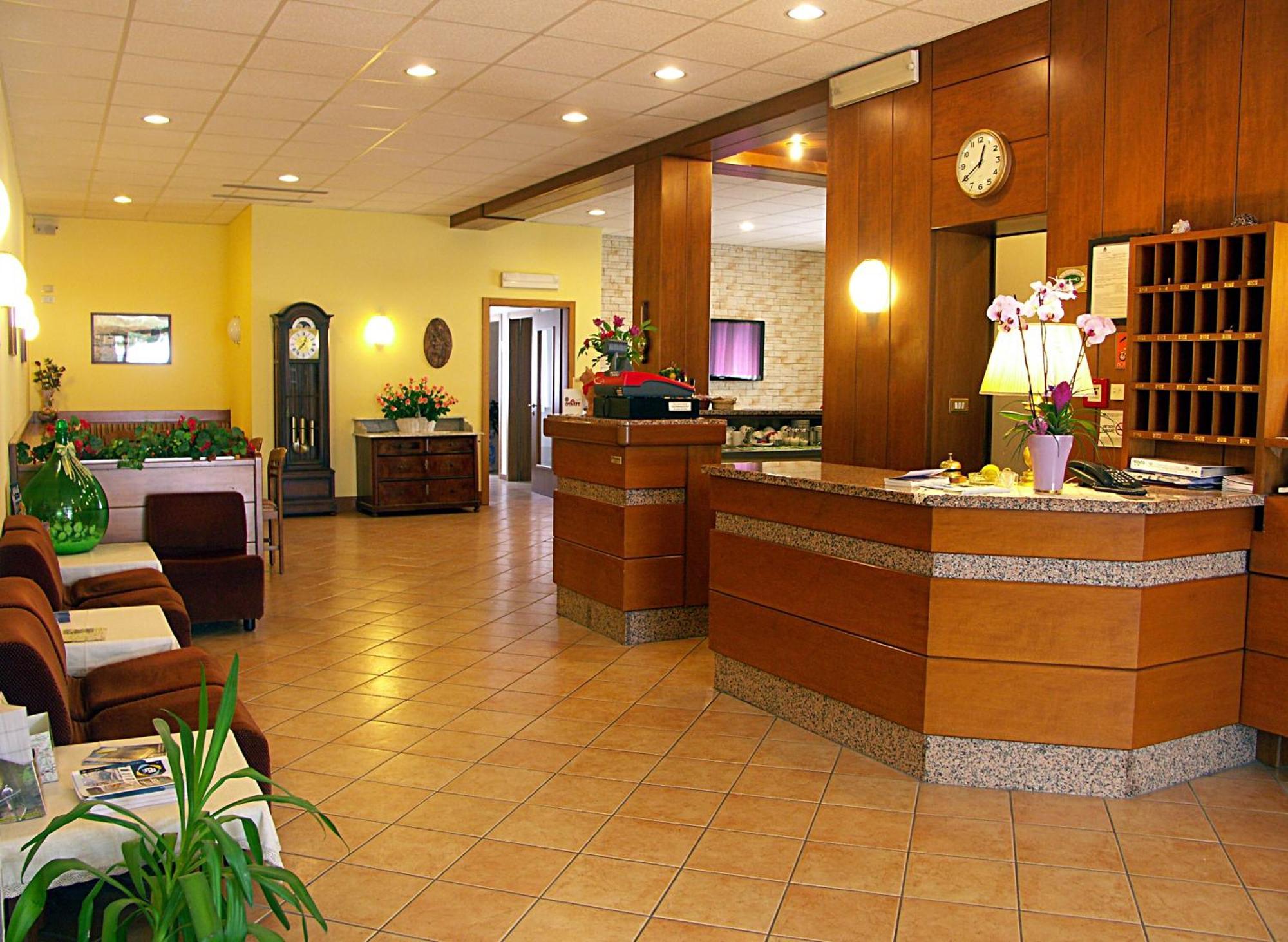Hotel Villa Clara Torbole Sul Garda Exterior photo